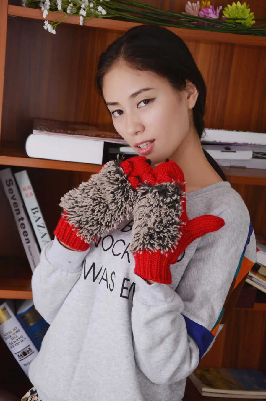 New Attracive Autumn Winter Gloves Women Mittens Cute Lovely Cartoon Knitted Hedgehog Glove Guantes Tacticos Girls Luva